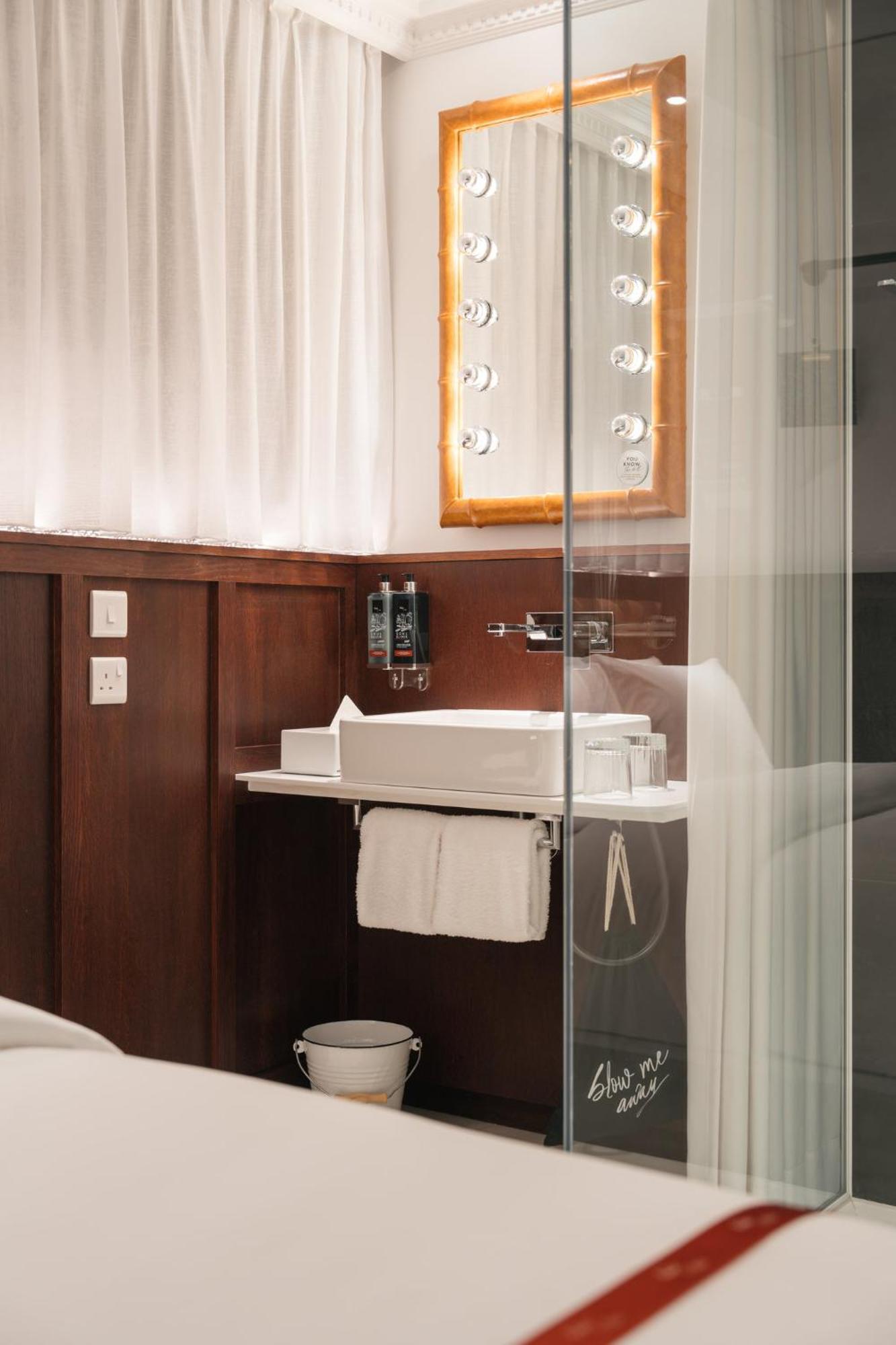 Ruby Stella Hotel ลอนดอน ภายนอก รูปภาพ